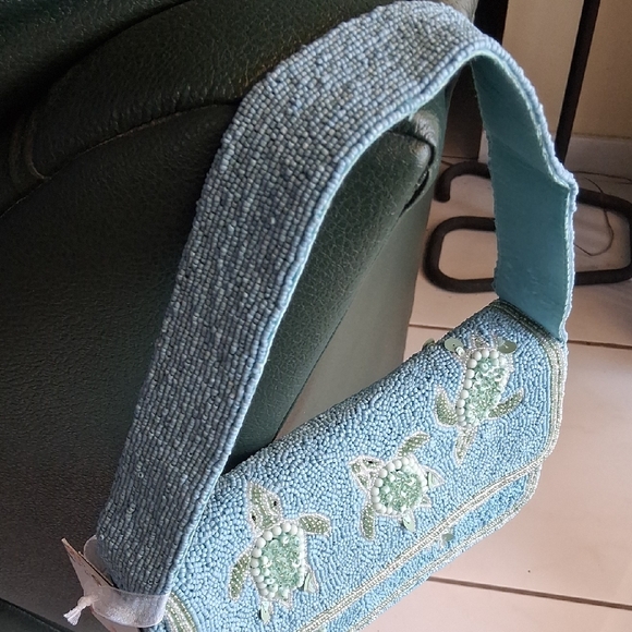 Viral Beaded Sea Turtle Design Shoulder bag. NWT. Absolutely gorgeous!! - Picture 13 of 13